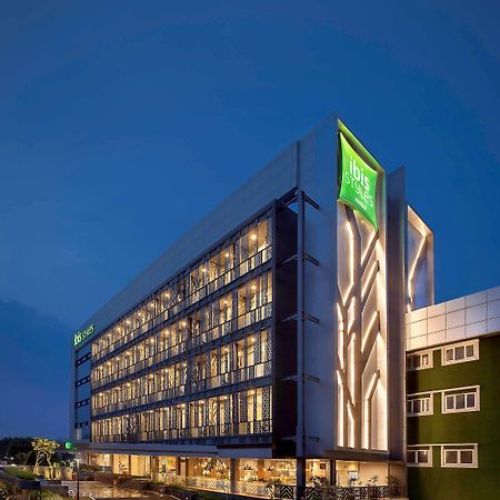Ibis Styles Jakarta Sunter Exterior photo