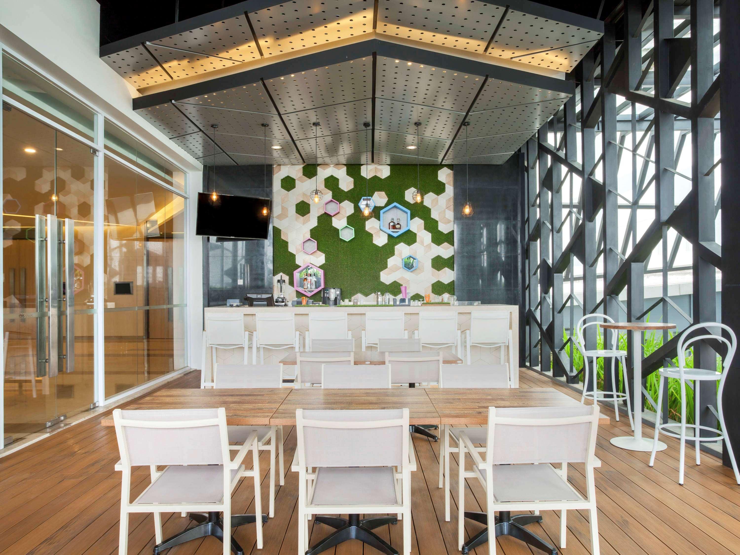 Ibis Styles Jakarta Sunter Exterior photo