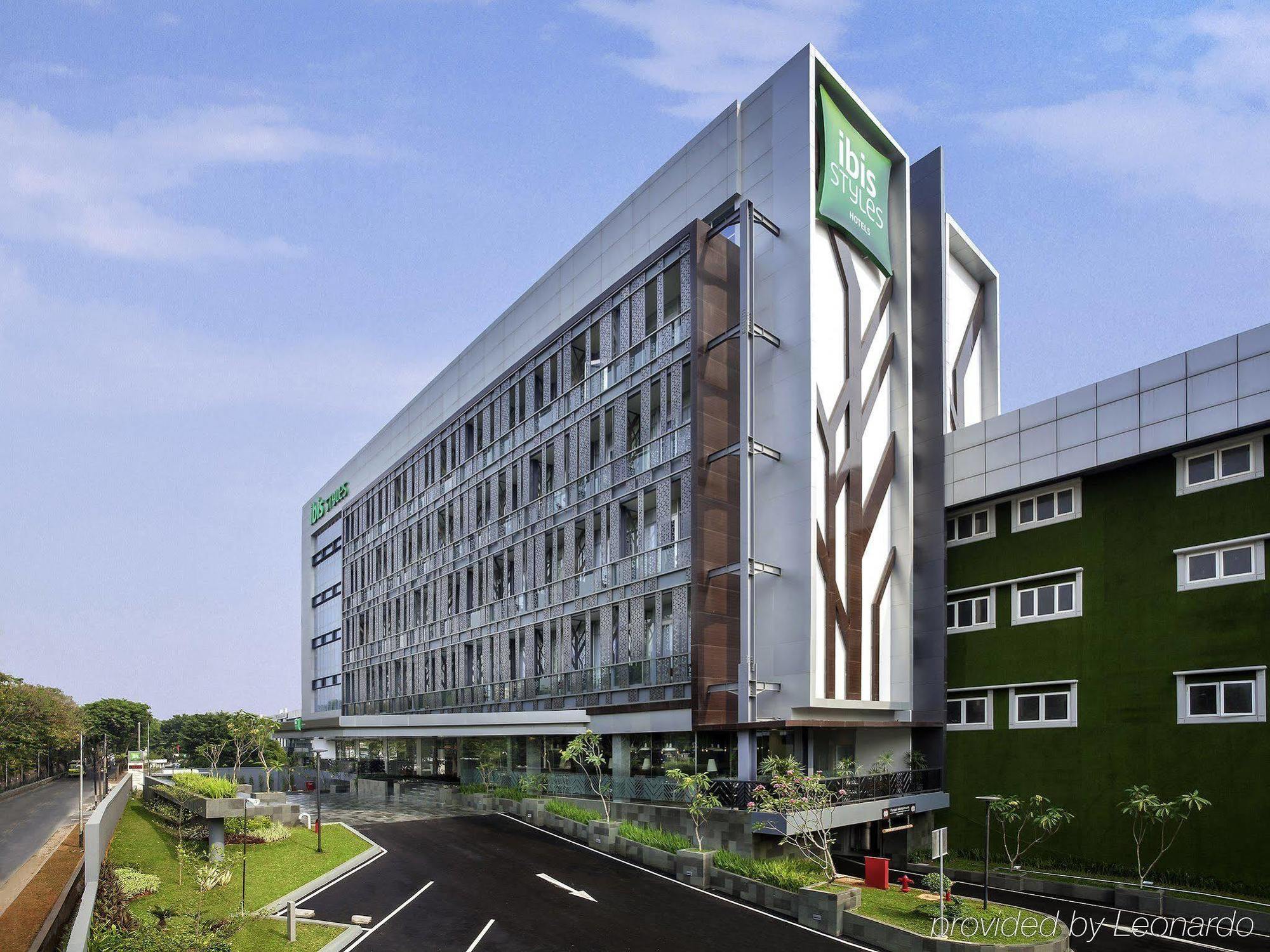 Ibis Styles Jakarta Sunter Exterior photo
