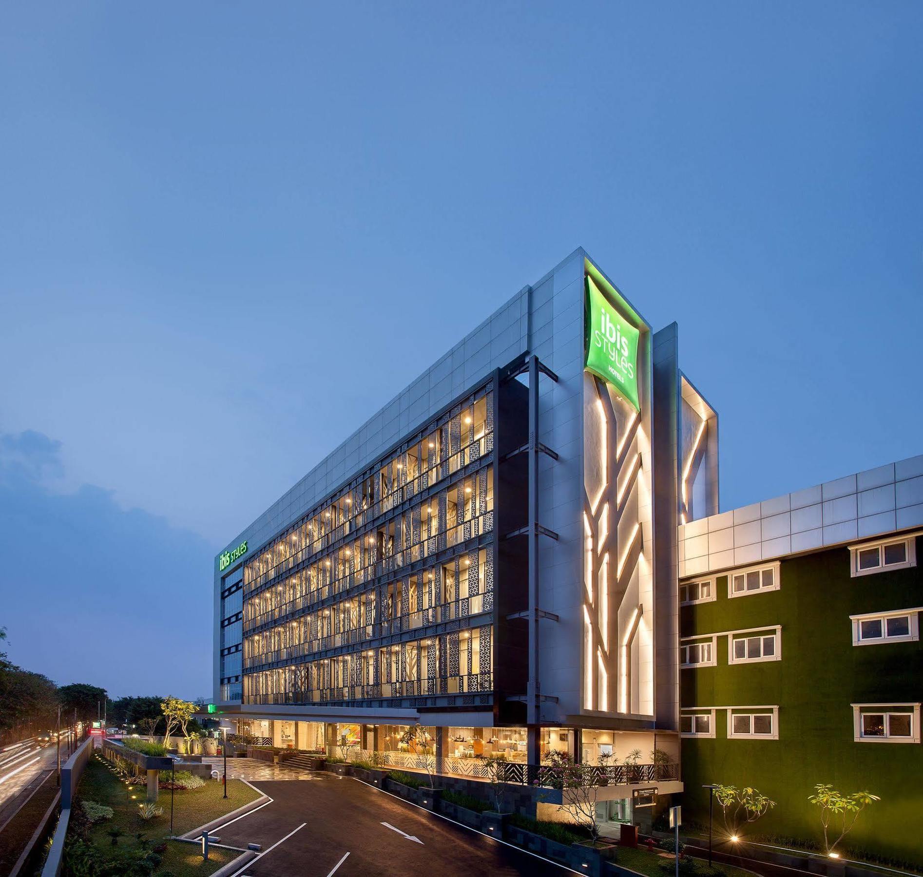 Ibis Styles Jakarta Sunter Exterior photo
